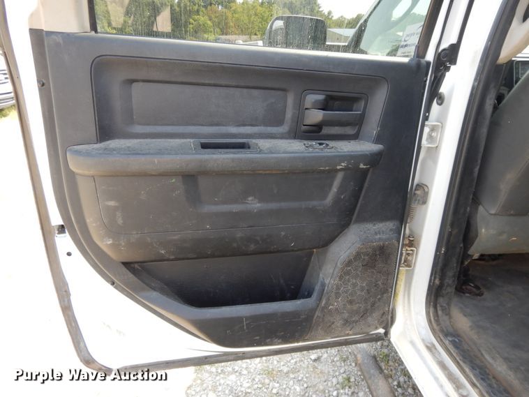 image for item DH0062 2013 Dodge Ram 5500HD  Crew Cab flatbed truck