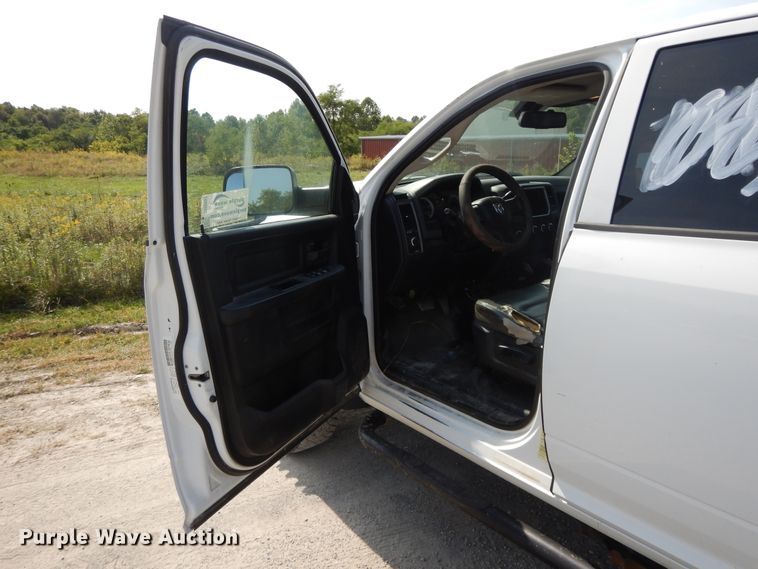 image for item DH0067 2014 Dodge Ram 5500HD  Crew Cab flatbed truck