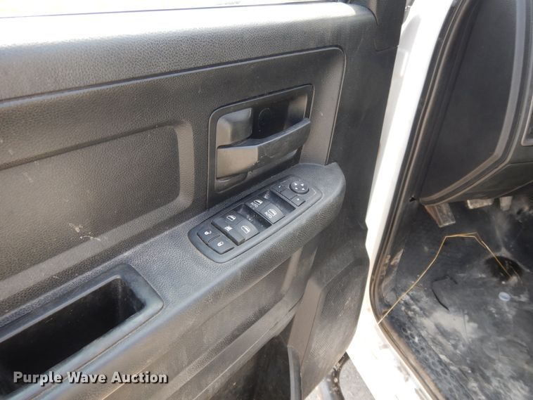 image for item DH0067 2014 Dodge Ram 5500HD  Crew Cab flatbed truck