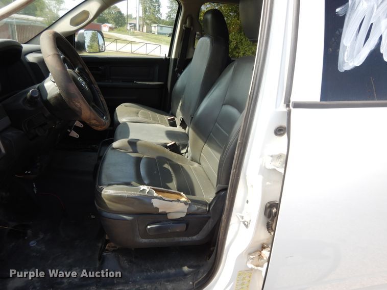 image for item DH0067 2014 Dodge Ram 5500HD  Crew Cab flatbed truck