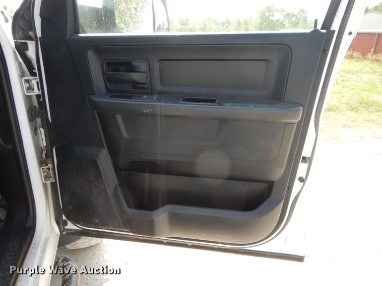 image for item DH0067 2014 Dodge Ram 5500HD  Crew Cab flatbed truck