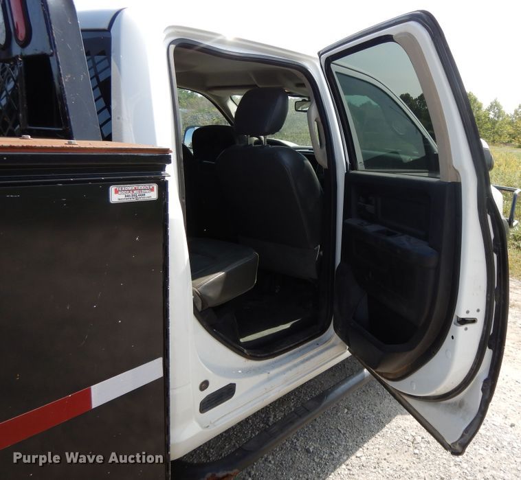 image for item DH0067 2014 Dodge Ram 5500HD  Crew Cab flatbed truck