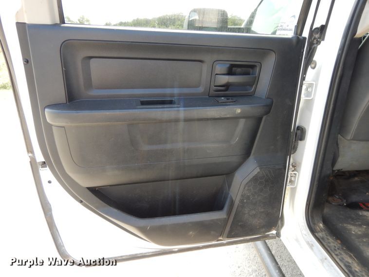 image for item DH0067 2014 Dodge Ram 5500HD  Crew Cab flatbed truck