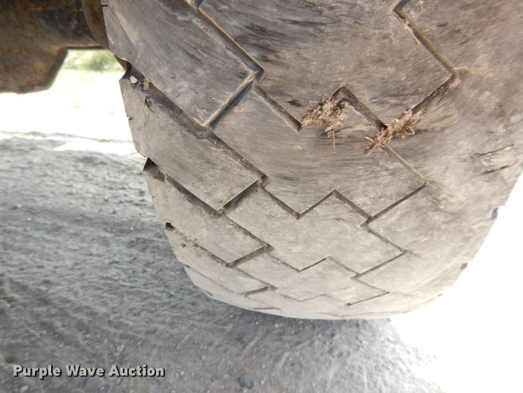 image for item DH0067 2014 Dodge Ram 5500HD  Crew Cab flatbed truck