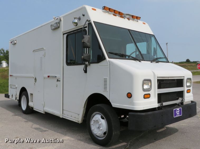 image for item DH1202 2004 Freightliner MT45  delivery truck