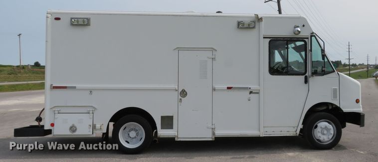 image for item DH1202 2004 Freightliner MT45  delivery truck