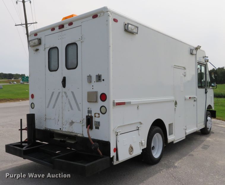 image for item DH1202 2004 Freightliner MT45  delivery truck