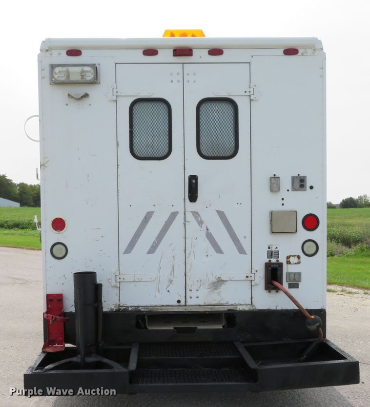 image for item DH1202 2004 Freightliner MT45  delivery truck