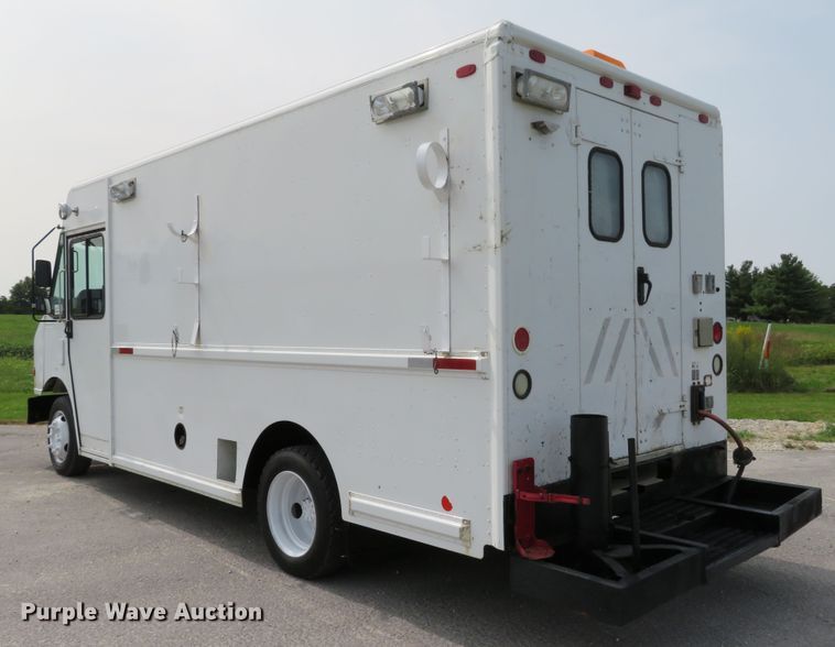 image for item DH1202 2004 Freightliner MT45  delivery truck