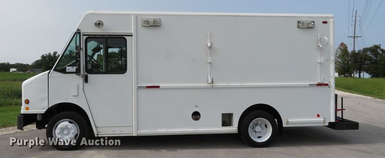 image for item DH1202 2004 Freightliner MT45  delivery truck