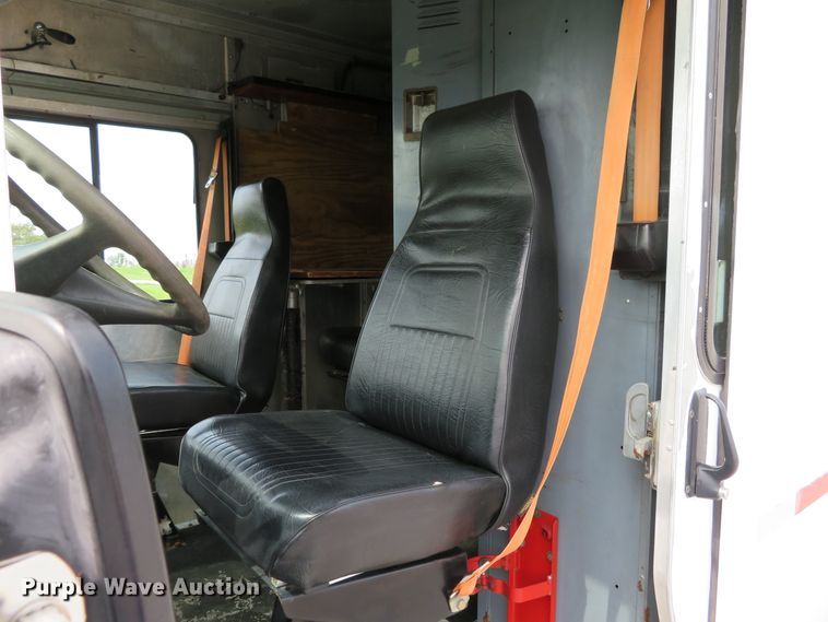 image for item DH1202 2004 Freightliner MT45  delivery truck