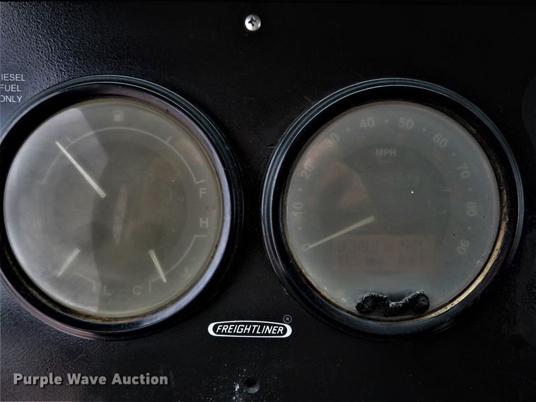 image for item DH1202 2004 Freightliner MT45  delivery truck