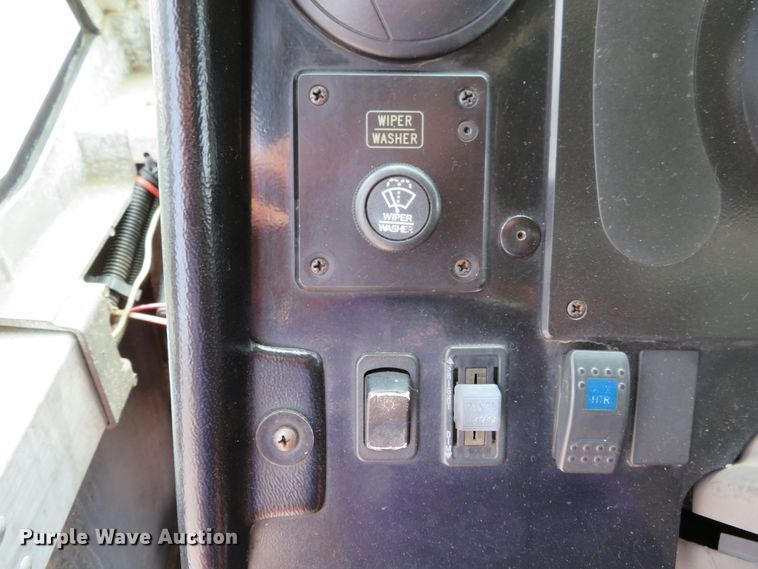 image for item DH1202 2004 Freightliner MT45  delivery truck