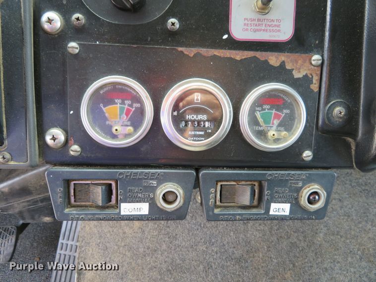 image for item DH1202 2004 Freightliner MT45  delivery truck