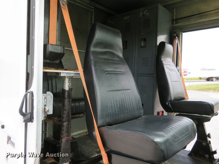 image for item DH1202 2004 Freightliner MT45  delivery truck