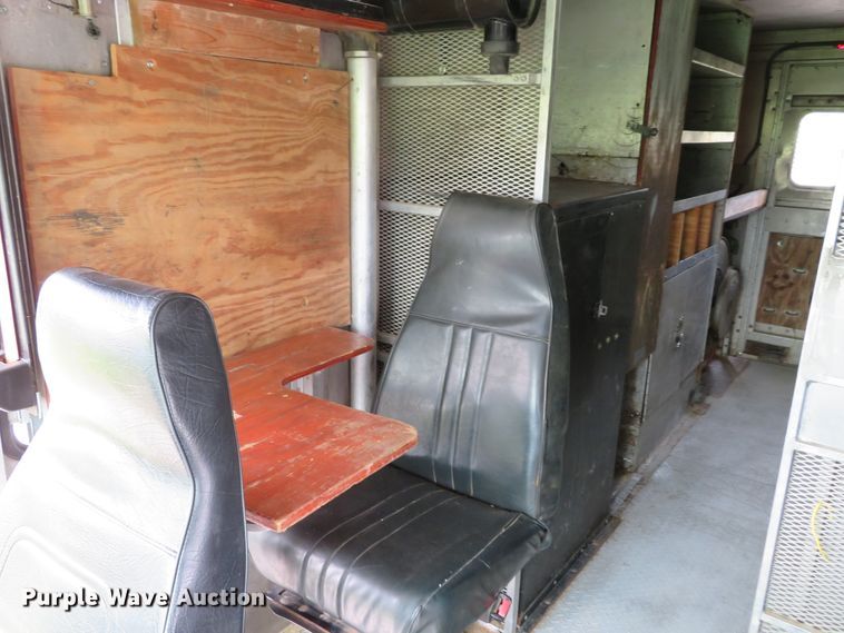 image for item DH1202 2004 Freightliner MT45  delivery truck