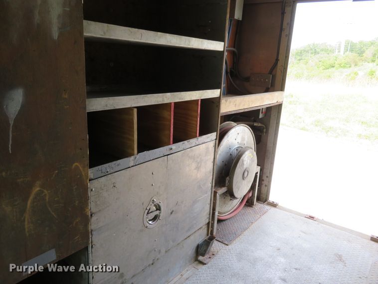 image for item DH1202 2004 Freightliner MT45  delivery truck