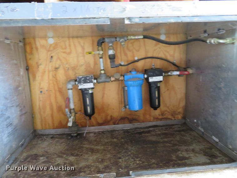 image for item DH1202 2004 Freightliner MT45  delivery truck