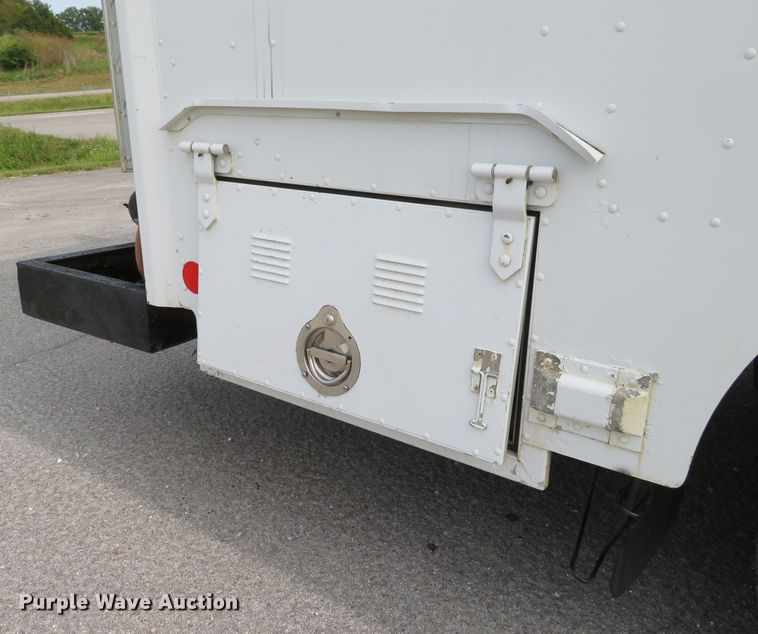 image for item DH1202 2004 Freightliner MT45  delivery truck