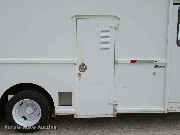 image for item DH1202 2004 Freightliner MT45  delivery truck