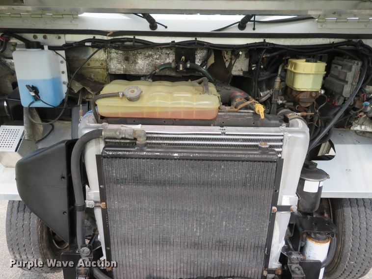 image for item DH1202 2004 Freightliner MT45  delivery truck