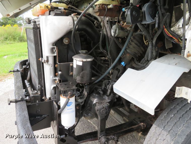 image for item DH1202 2004 Freightliner MT45  delivery truck