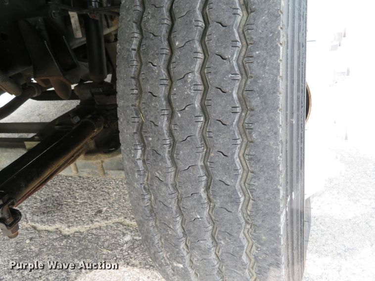 image for item DH1202 2004 Freightliner MT45  delivery truck