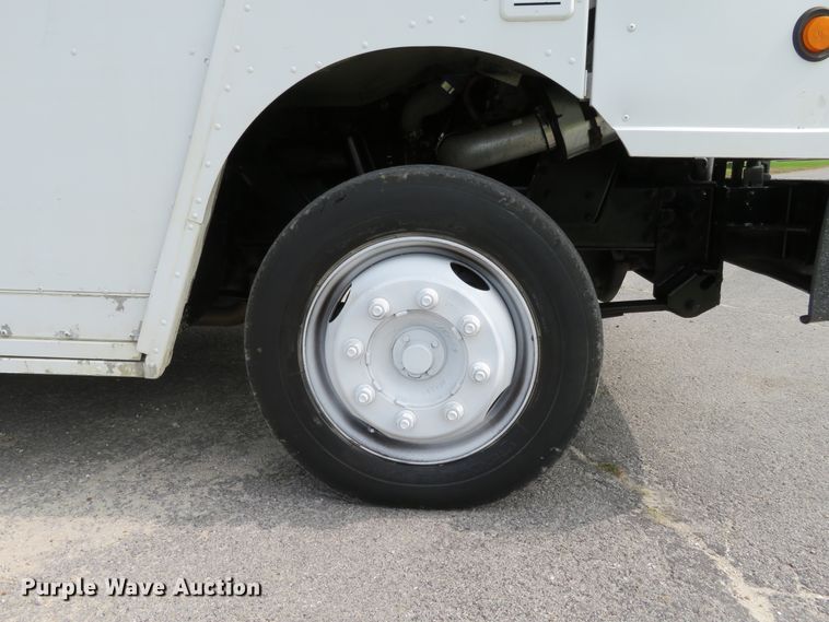 image for item DH1202 2004 Freightliner MT45  delivery truck