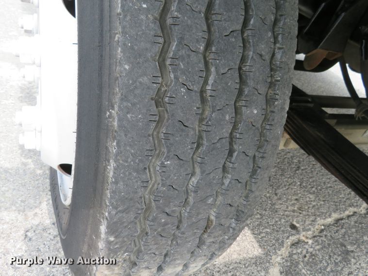 image for item DH1202 2004 Freightliner MT45  delivery truck