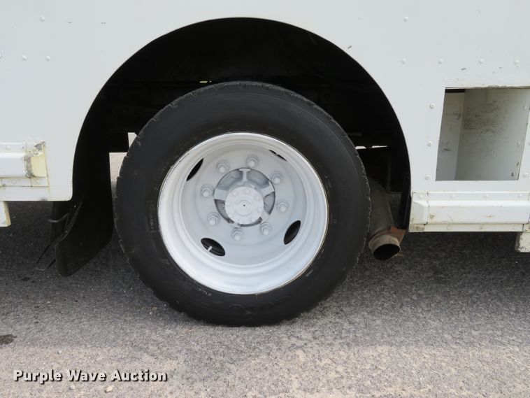 image for item DH1202 2004 Freightliner MT45  delivery truck