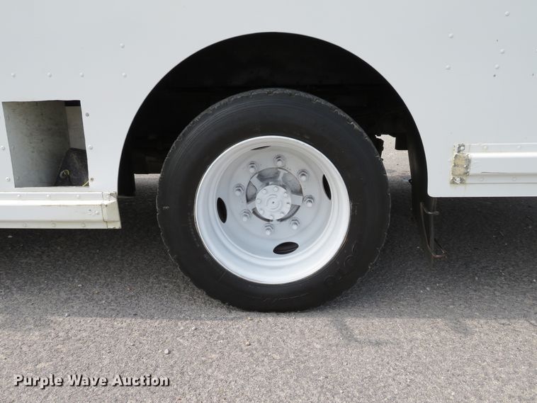 image for item DH1202 2004 Freightliner MT45  delivery truck