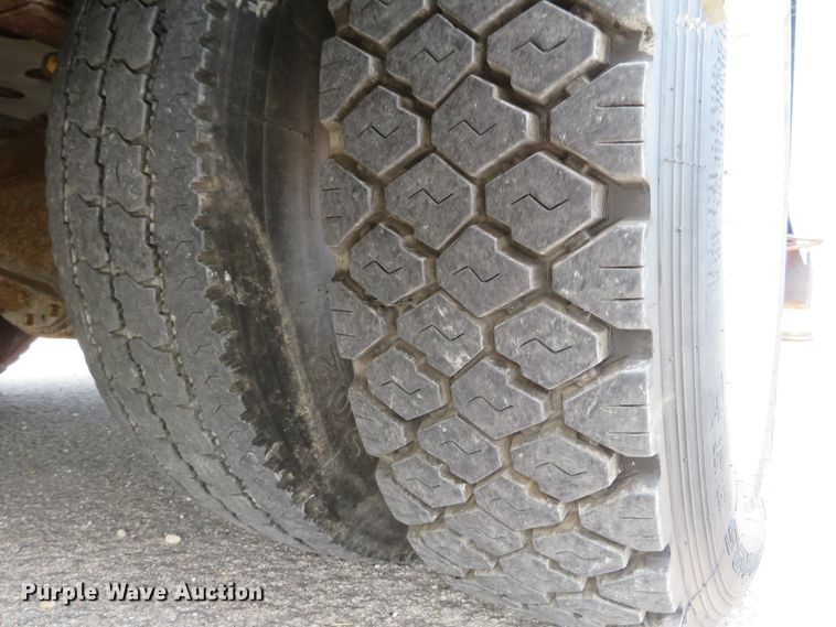 image for item DH1202 2004 Freightliner MT45  delivery truck