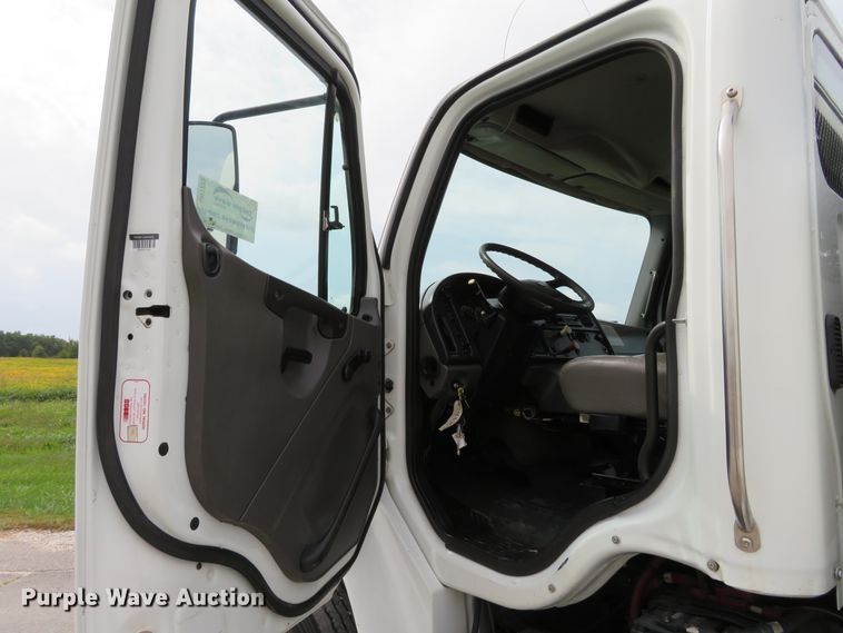 image for item DH1225 2010 Freightliner Business Class M2  utility truck