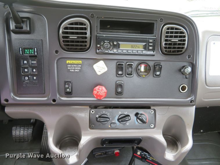 image for item DH1225 2010 Freightliner Business Class M2  utility truck