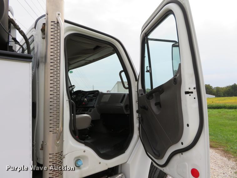 image for item DH1225 2010 Freightliner Business Class M2  utility truck