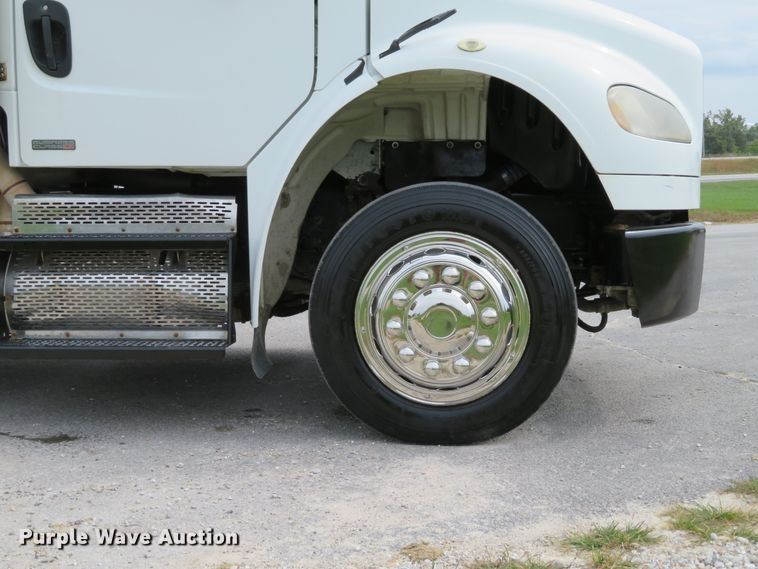 image for item DH1225 2010 Freightliner Business Class M2  utility truck