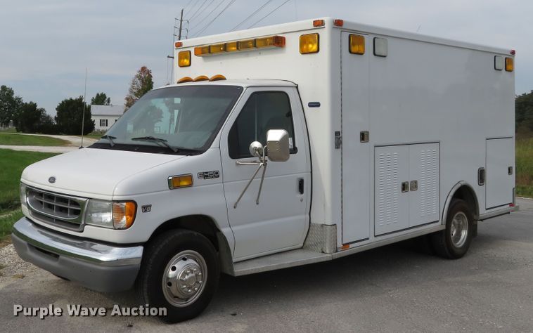 image for item DH1228 2002 Ford Econoline E450 Super Duty  ambulance
