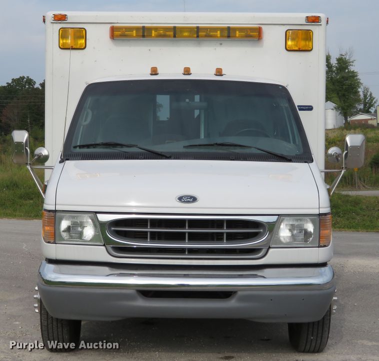 image for item DH1228 2002 Ford Econoline E450 Super Duty  ambulance
