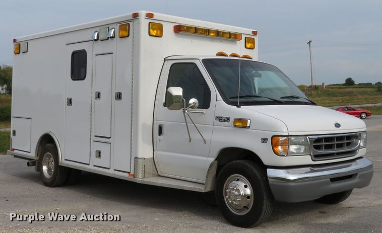 image for item DH1228 2002 Ford Econoline E450 Super Duty  ambulance