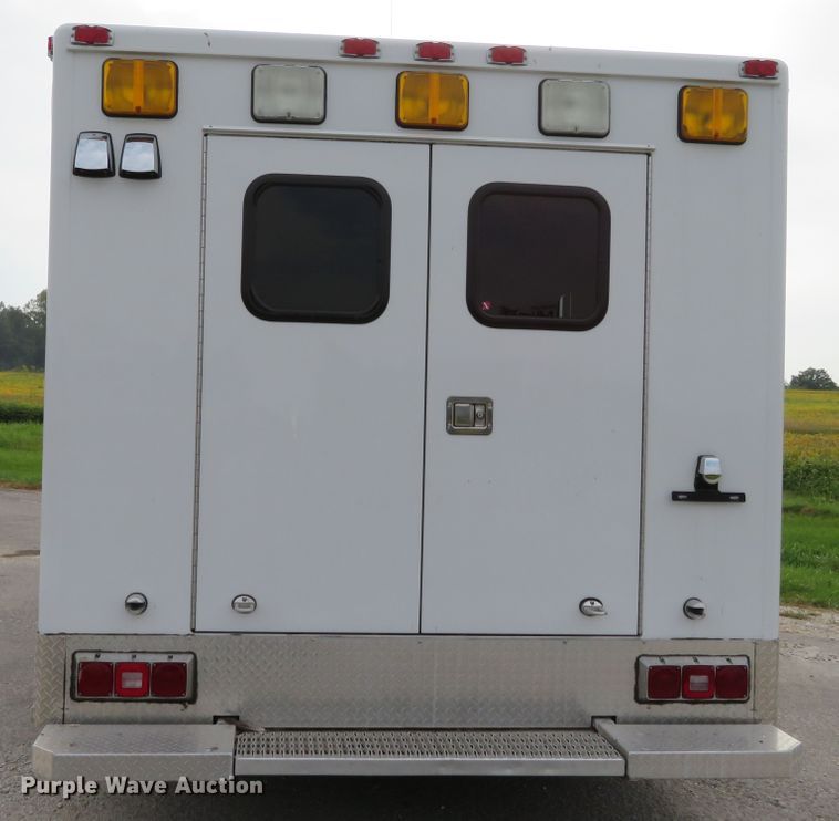 image for item DH1228 2002 Ford Econoline E450 Super Duty  ambulance