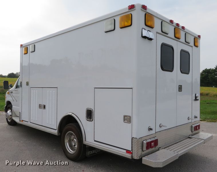 image for item DH1228 2002 Ford Econoline E450 Super Duty  ambulance