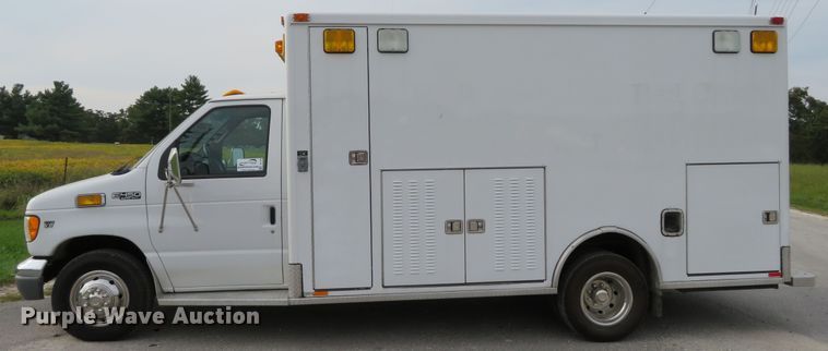 image for item DH1228 2002 Ford Econoline E450 Super Duty  ambulance