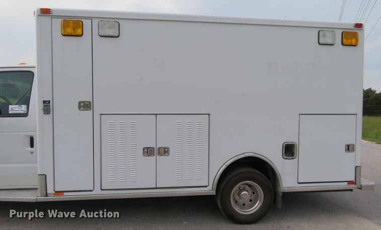 image for item DH1228 2002 Ford Econoline E450 Super Duty  ambulance