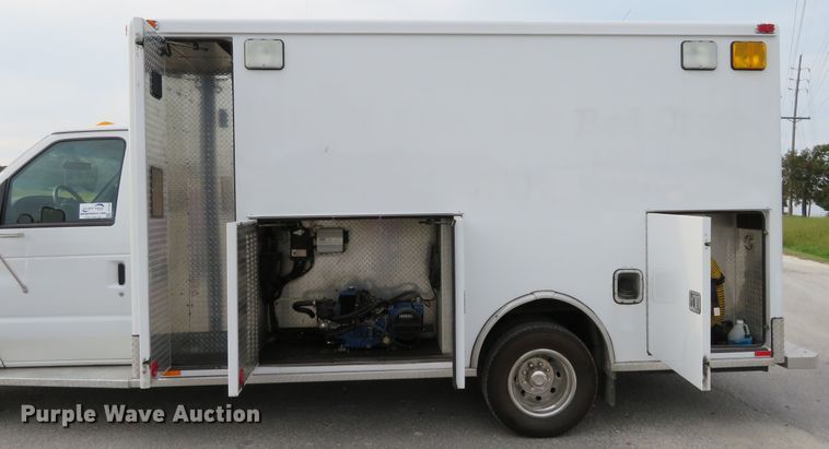 image for item DH1228 2002 Ford Econoline E450 Super Duty  ambulance