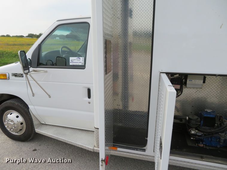 image for item DH1228 2002 Ford Econoline E450 Super Duty  ambulance
