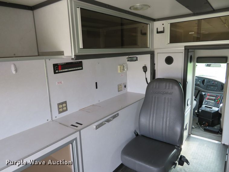 image for item DH1228 2002 Ford Econoline E450 Super Duty  ambulance