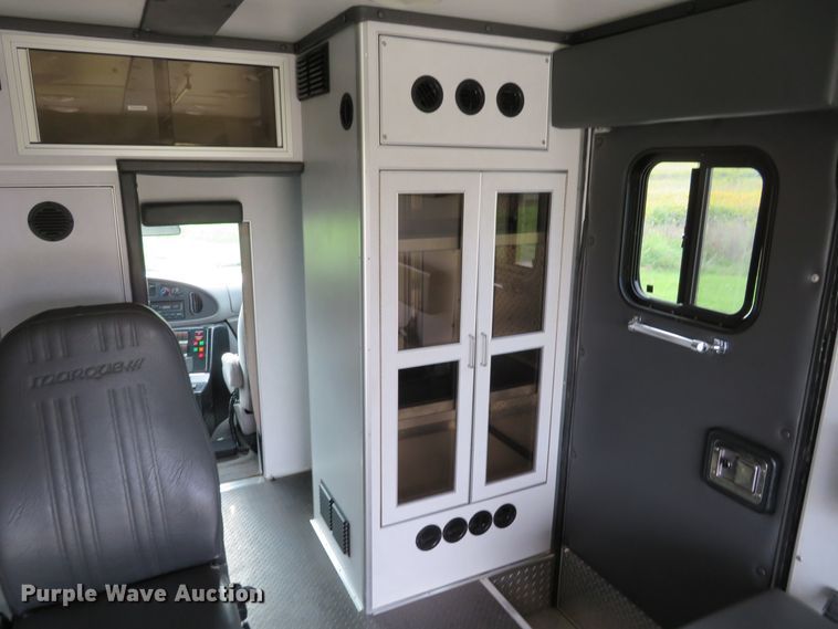 image for item DH1228 2002 Ford Econoline E450 Super Duty  ambulance