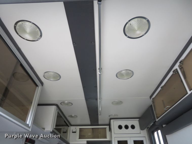 image for item DH1228 2002 Ford Econoline E450 Super Duty  ambulance