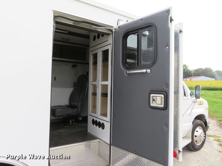 image for item DH1228 2002 Ford Econoline E450 Super Duty  ambulance