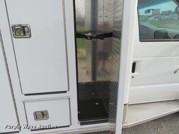 image for item DH1228 2002 Ford Econoline E450 Super Duty  ambulance